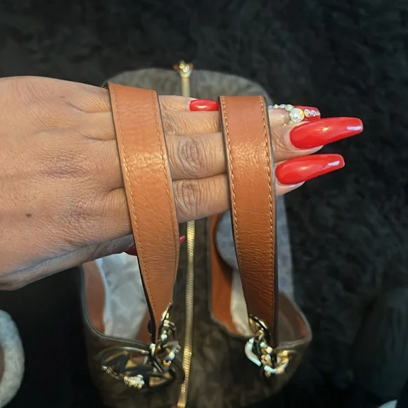 Michael KORS purse w/matching wallet - Picture 10 of 10